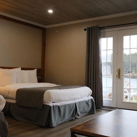 Algonquin Lakeside Inn Dwight Dış mekan fotoğraf