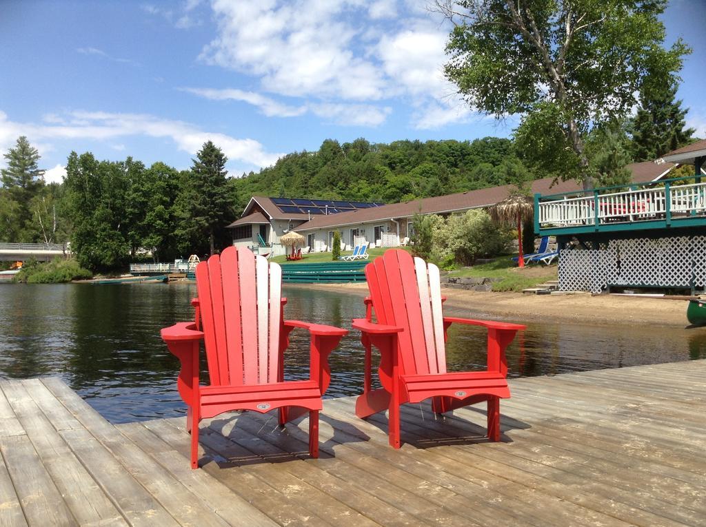 Algonquin Lakeside Inn Dwight Dış mekan fotoğraf