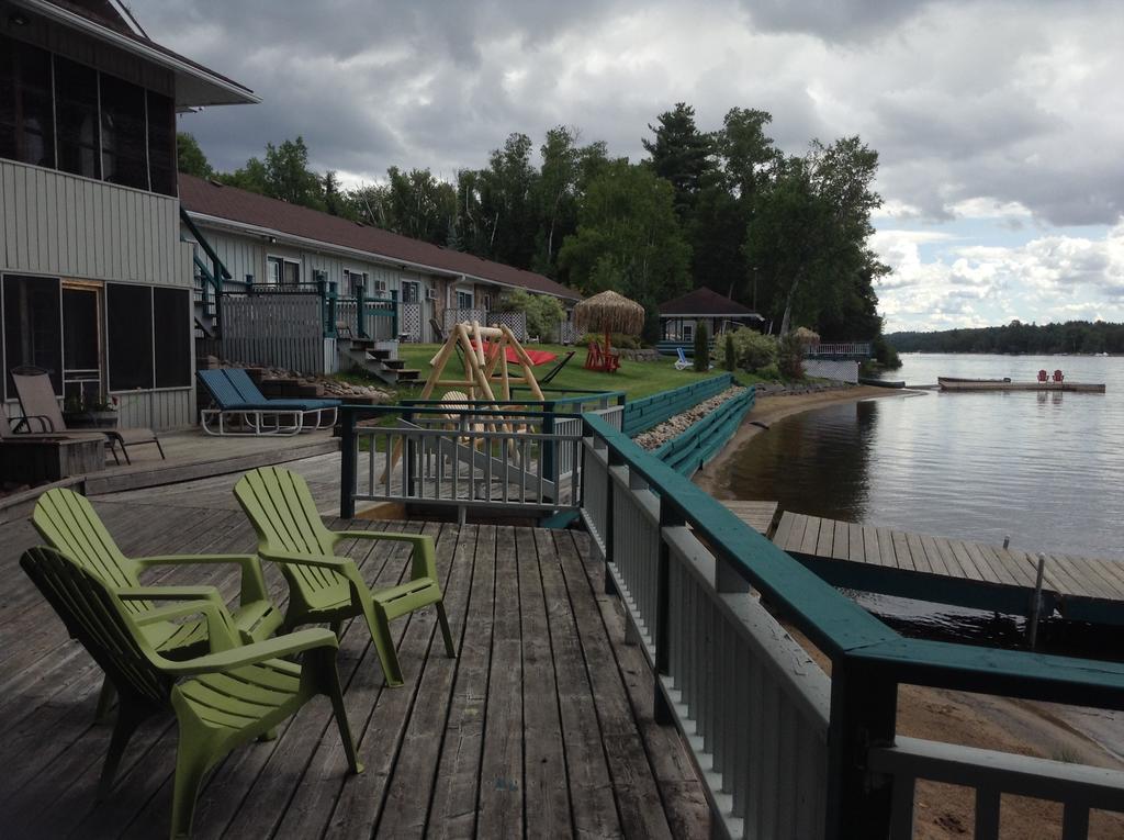 Algonquin Lakeside Inn Dwight Dış mekan fotoğraf