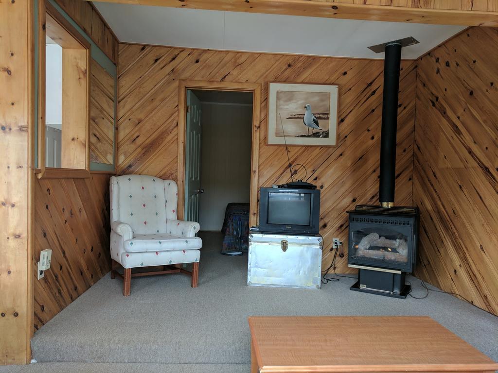 Algonquin Lakeside Inn Dwight Dış mekan fotoğraf