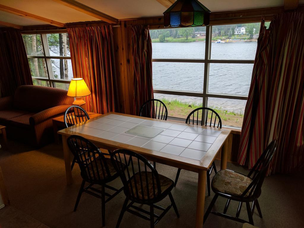 Algonquin Lakeside Inn Dwight Dış mekan fotoğraf