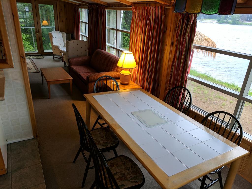Algonquin Lakeside Inn Dwight Dış mekan fotoğraf