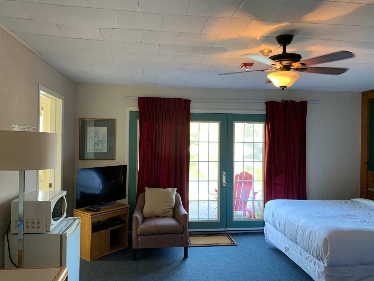 Algonquin Lakeside Inn Dwight Dış mekan fotoğraf
