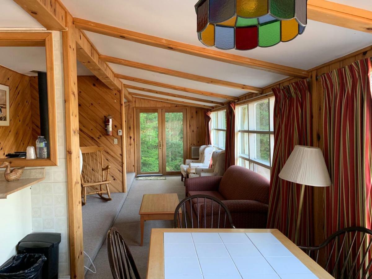 Algonquin Lakeside Inn Dwight Dış mekan fotoğraf