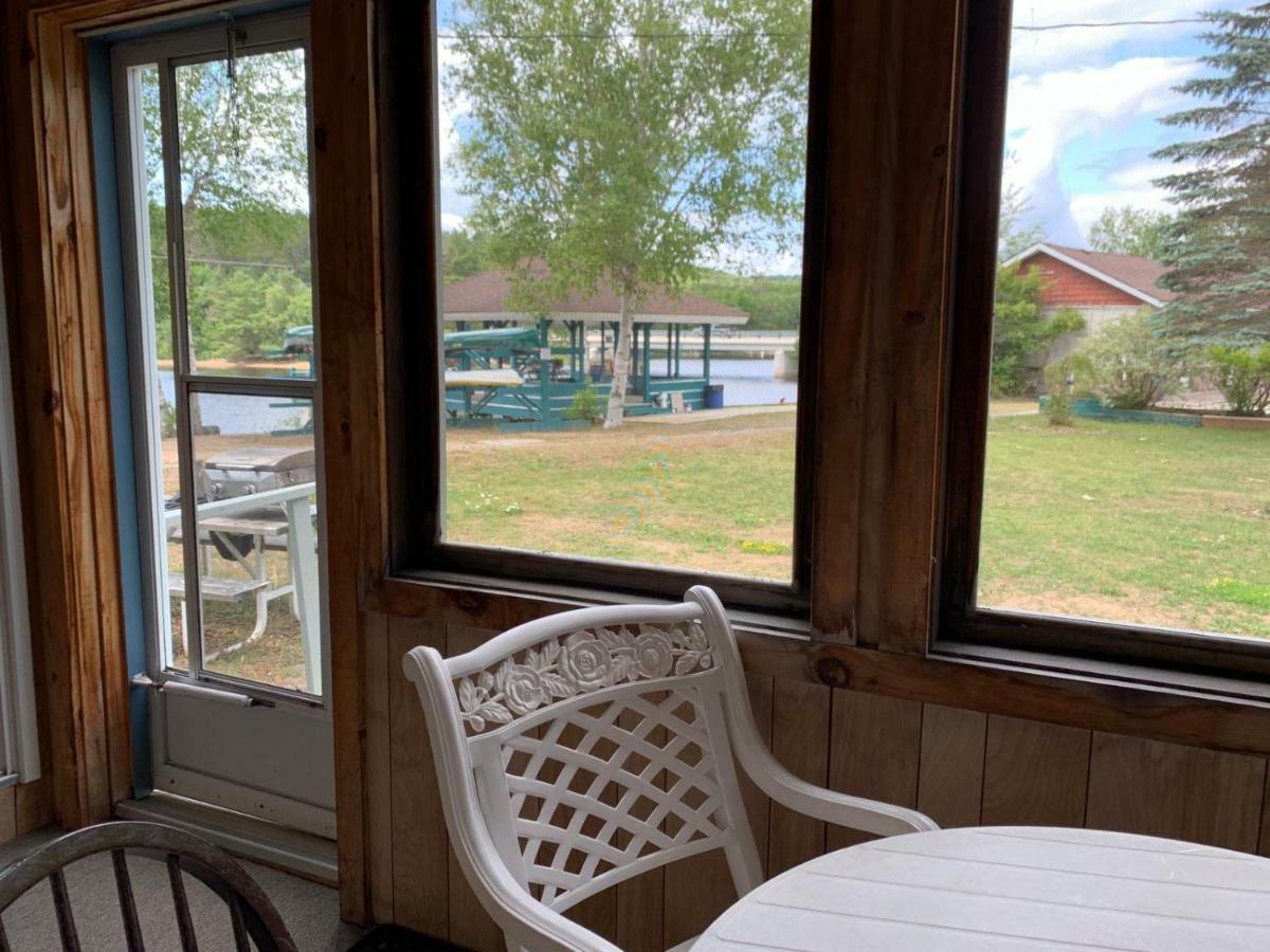 Algonquin Lakeside Inn Dwight Dış mekan fotoğraf